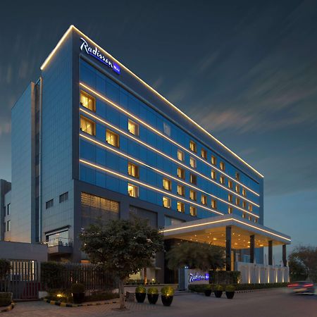 Hotel Radisson Blu Faridabad Exterior foto