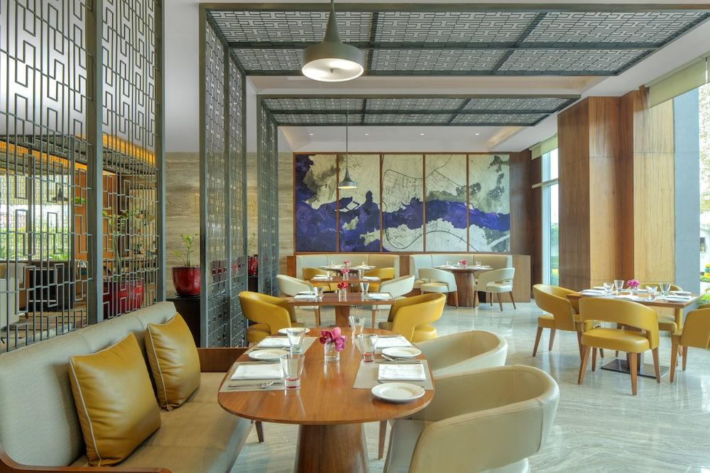 Hotel Radisson Blu Faridabad Exterior foto