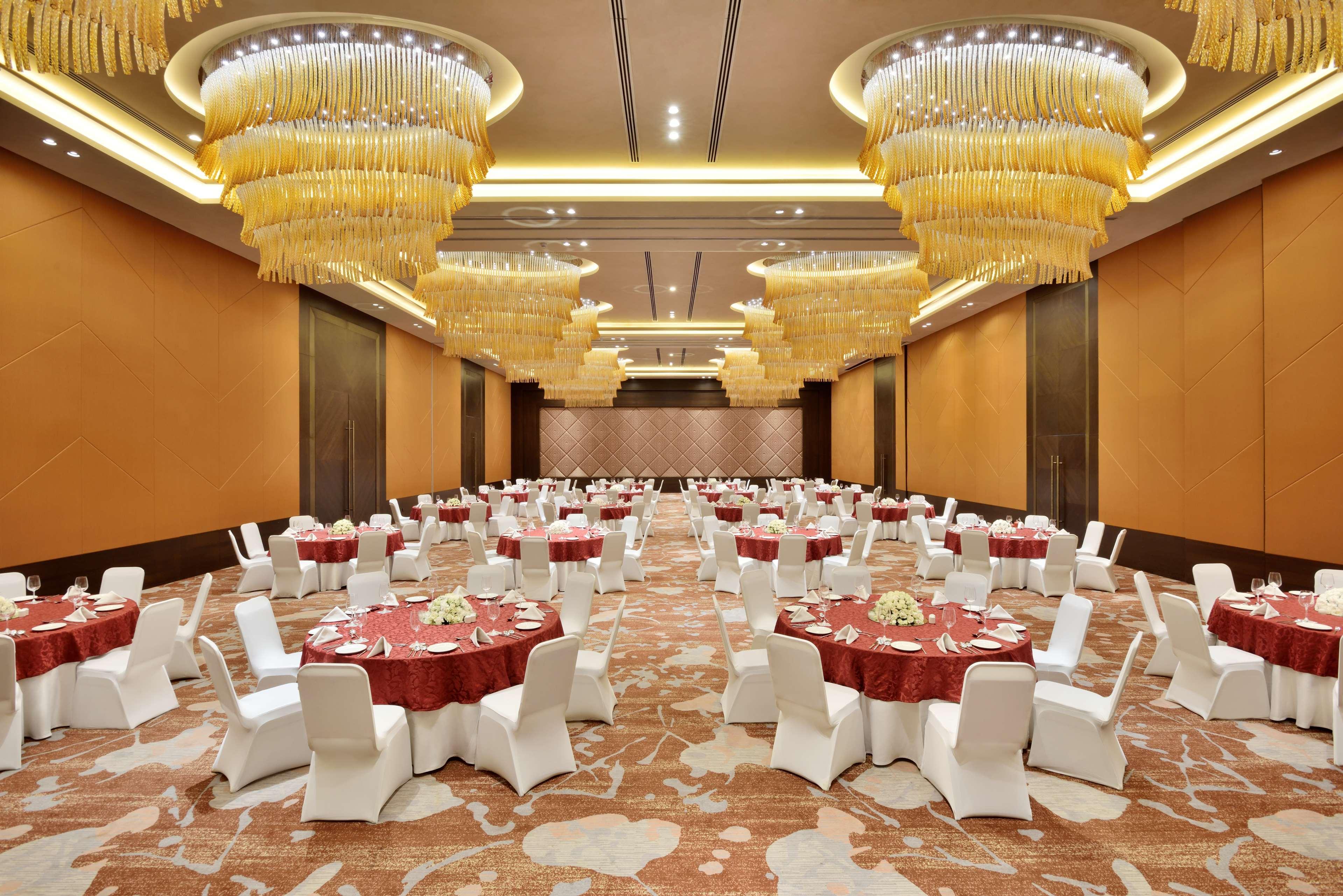 Hotel Radisson Blu Faridabad Exterior foto