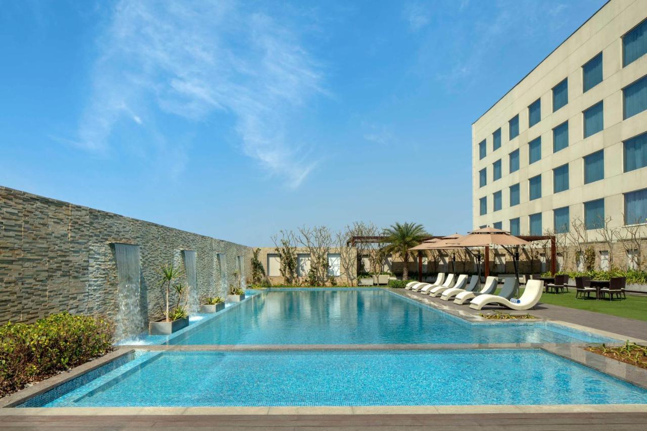 Hotel Radisson Blu Faridabad Exterior foto