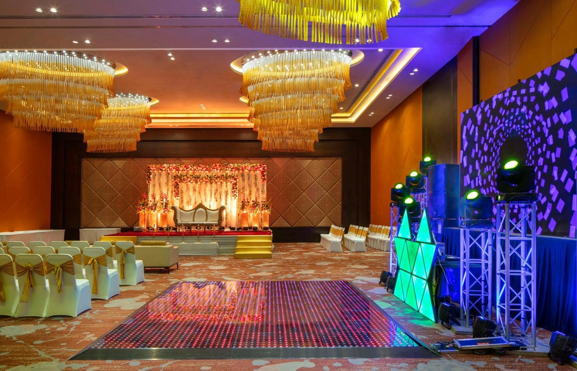 Hotel Radisson Blu Faridabad Exterior foto