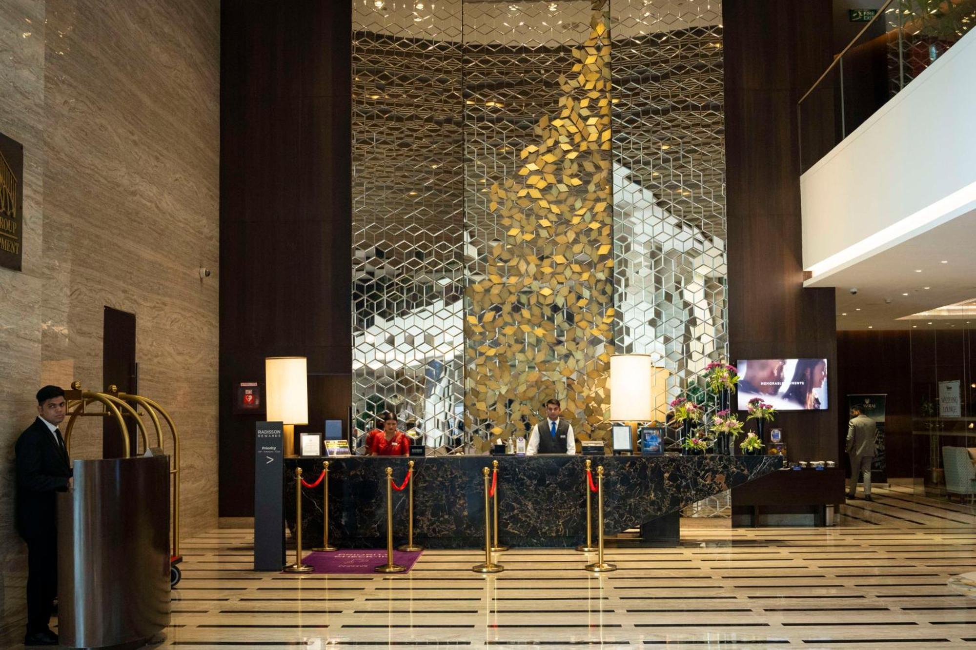 Hotel Radisson Blu Faridabad Exterior foto