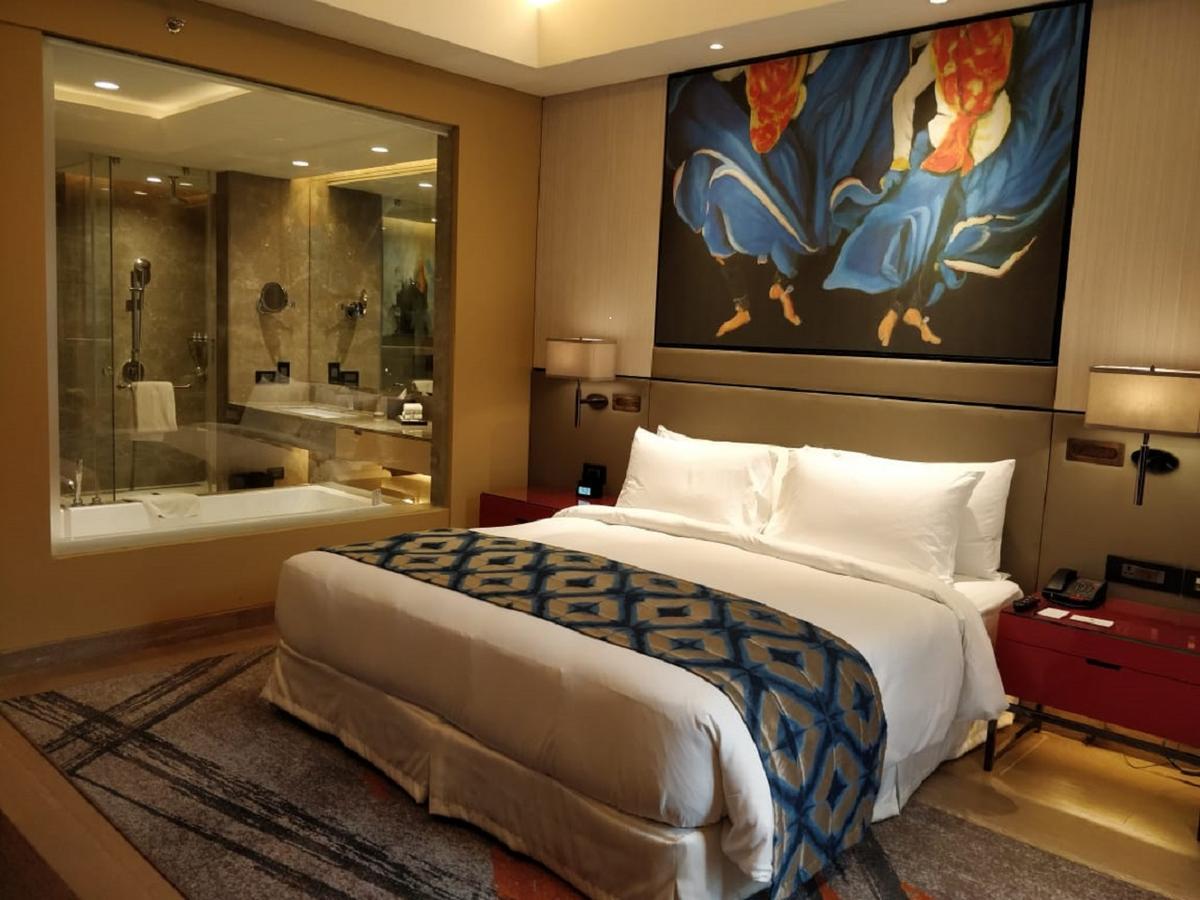 Hotel Radisson Blu Faridabad Exterior foto